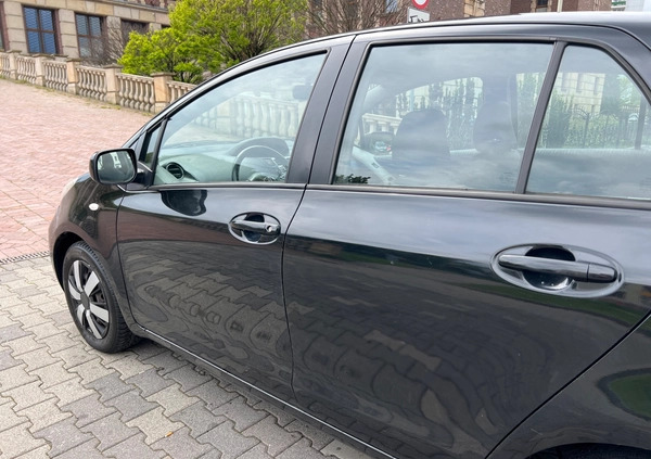 Toyota Yaris cena 15500 przebieg: 126000, rok produkcji 2009 z Pobiedziska małe 497